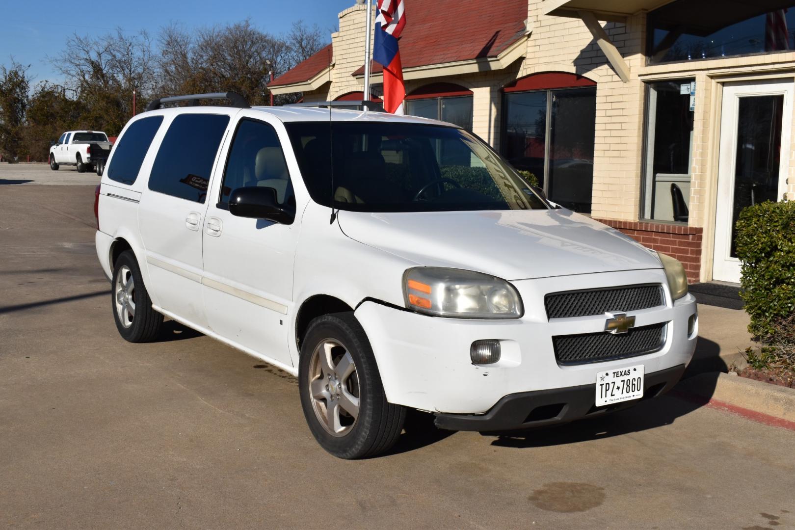 2007 White /Gray Chevrolet Uplander LT Ext. 1LT (1GNDV33157D) with an 3.9L V6 DOHC 24V engine, 4-Speed Automatic Overdrive transmission, located at 5925 E. BELKNAP ST., HALTOM CITY, TX, 76117, (817) 834-4222, 32.803799, -97.259003 - Deciding to buy a 2007 Chevrolet Uplander LT Ext. 1LT depends on your specific needs and preferences, as well as the condition of the vehicle and your budget. Here are some reasons why you might consider purchasing it: Spacious Interior: The Uplander LT Ext. 1LT is known for its spacious interior, - Photo#5